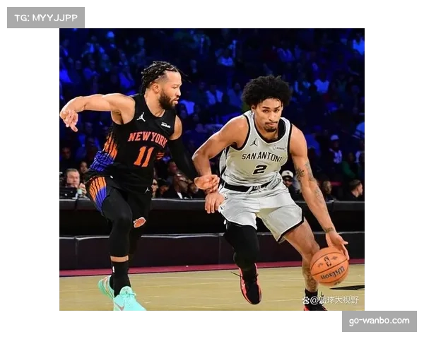 马刺科内特布莱恩特双塔组合限制对手，三分钟内仅让独行侠得4分